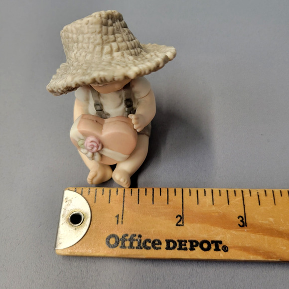 Enesco Pretty as a Picture Figurine You've Captured My Heart Boy #487686 Mini - Picture 10 of 11